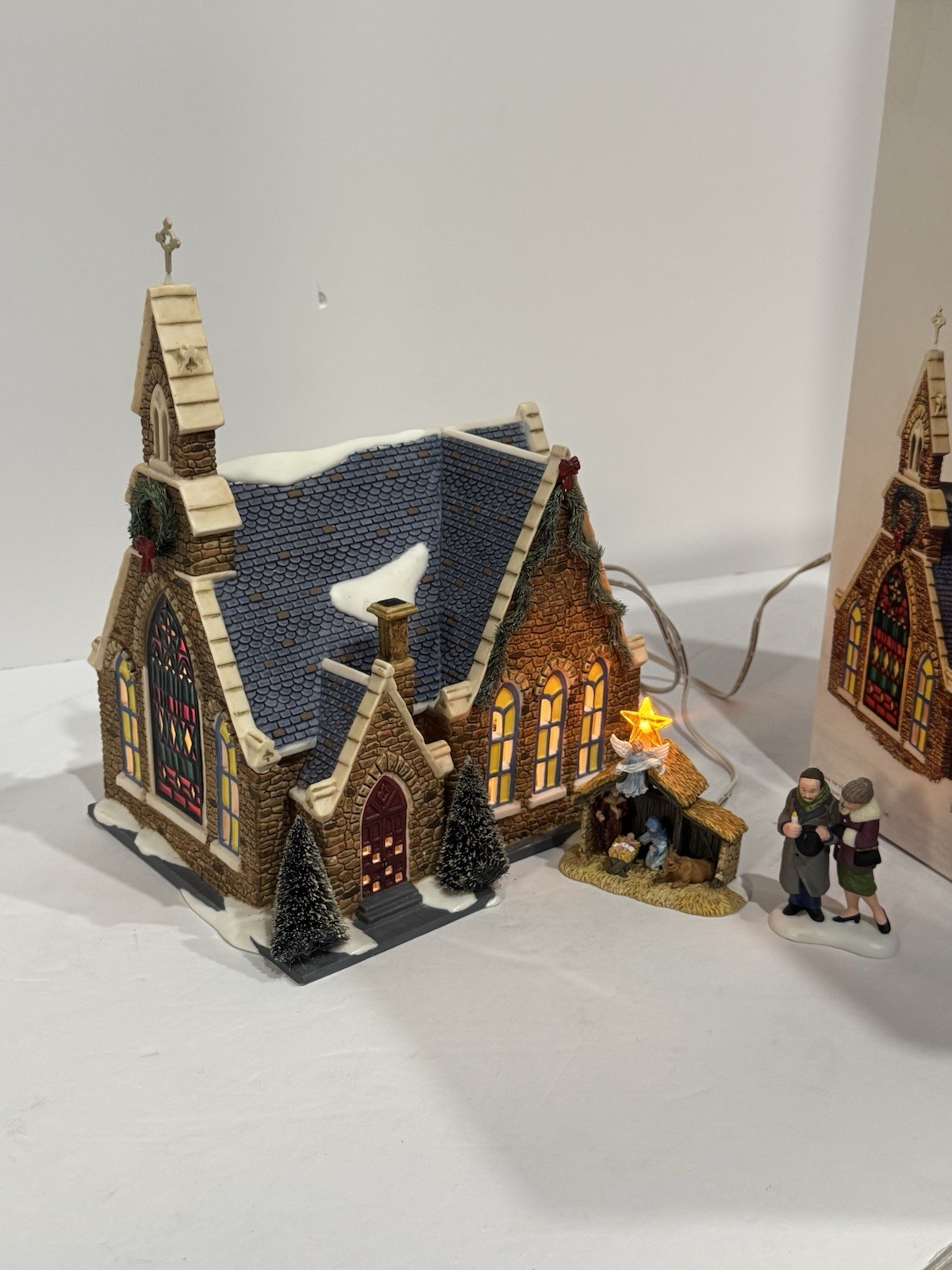 Dept 56 2003 ‘Church of the Holy Light’ Church & Nativity W/ Carolers