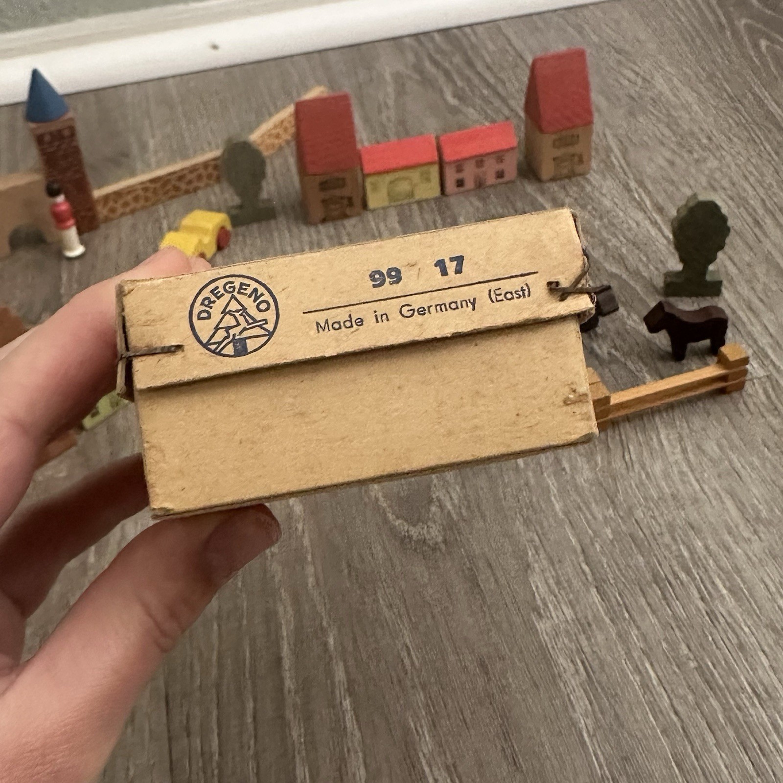 VTG Dregeno East Germany Erzgebirge Putz Wooden Village Miniature Lot Box Figure