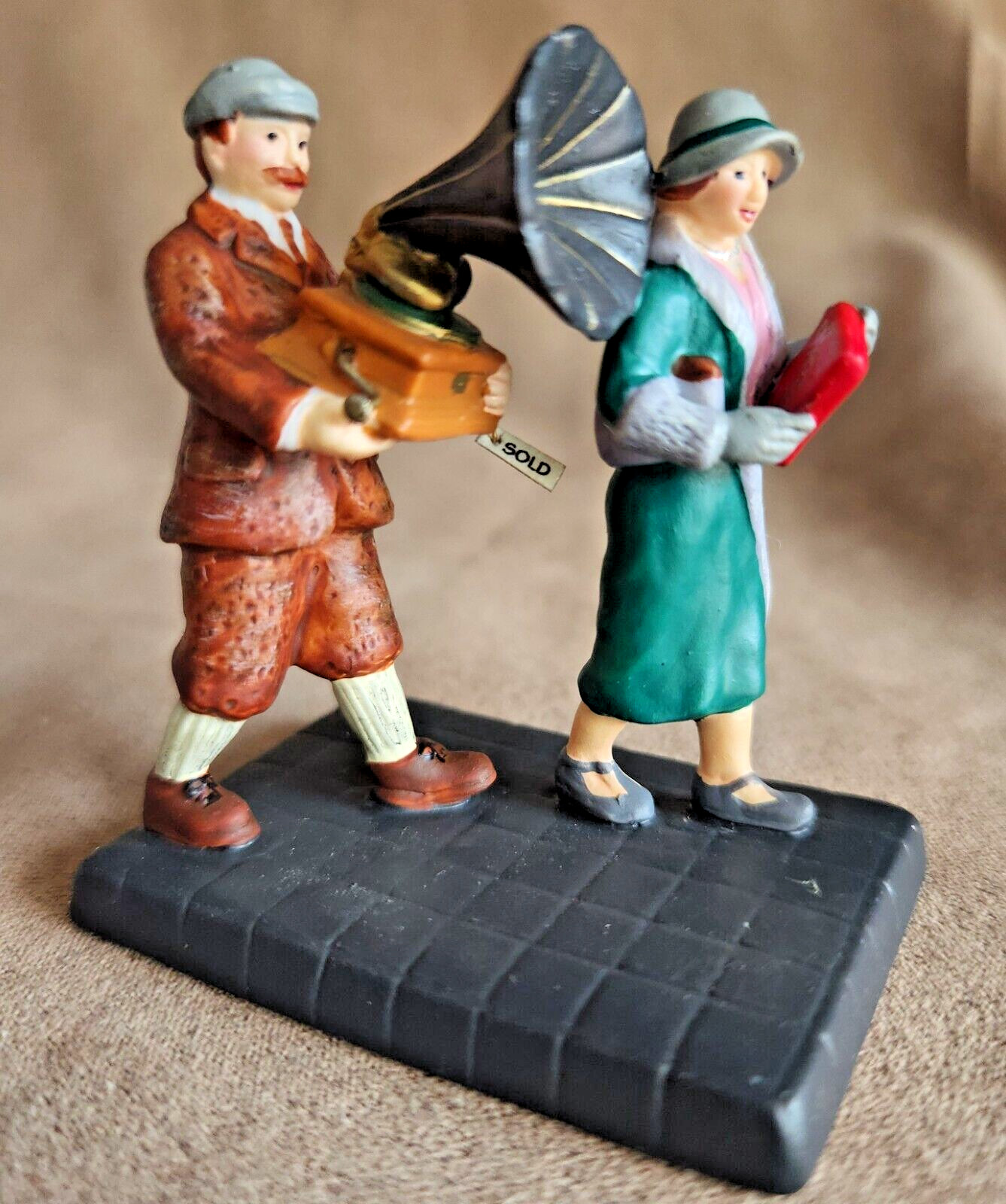 A New Phonograph #59473 Department 56 Christmas In The City -BUYER GUARANTEE