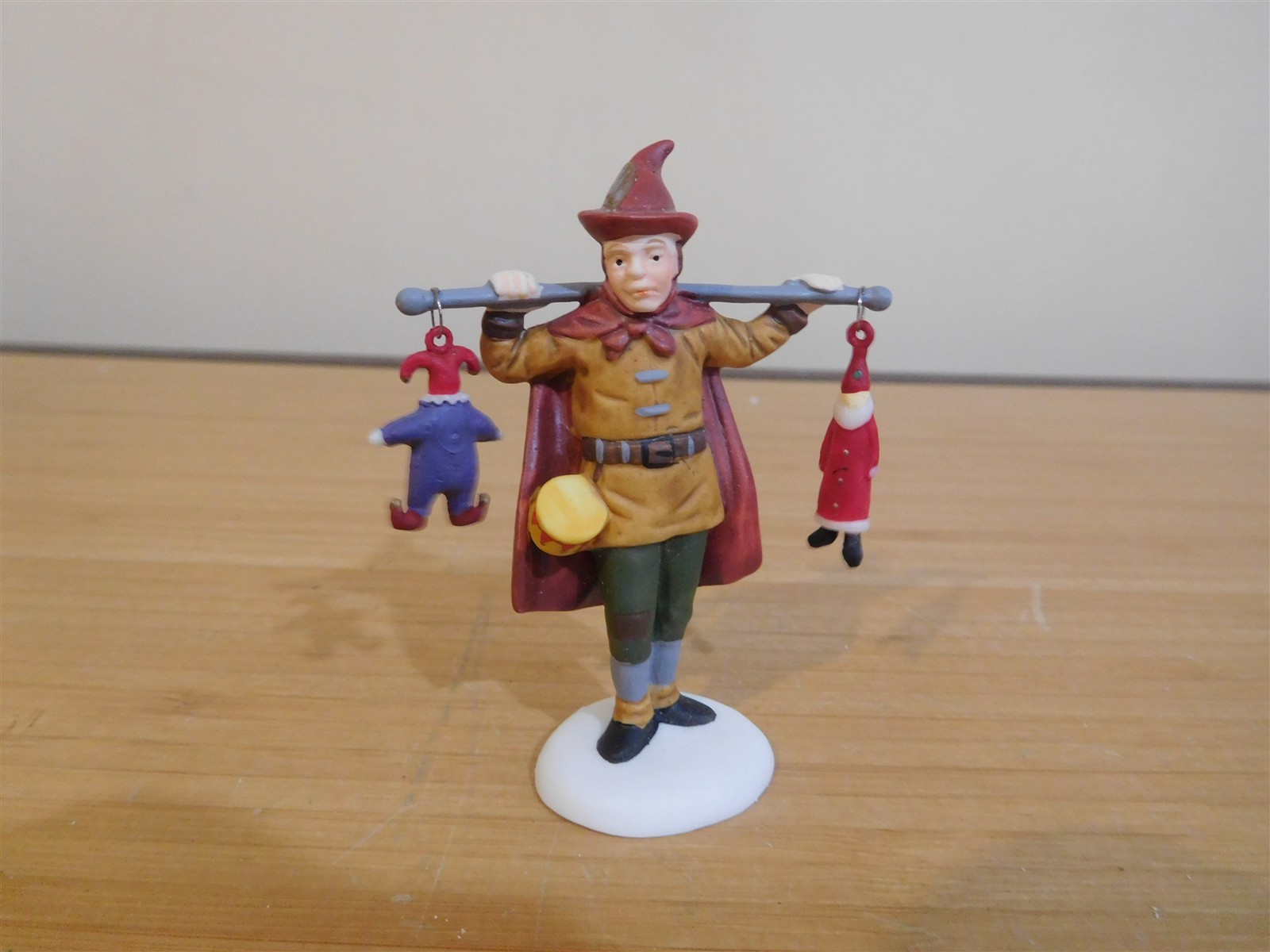 Dept 56 Dickens Village – Portobello Road Peddlers Single Pc – Man w/ 2Puppets