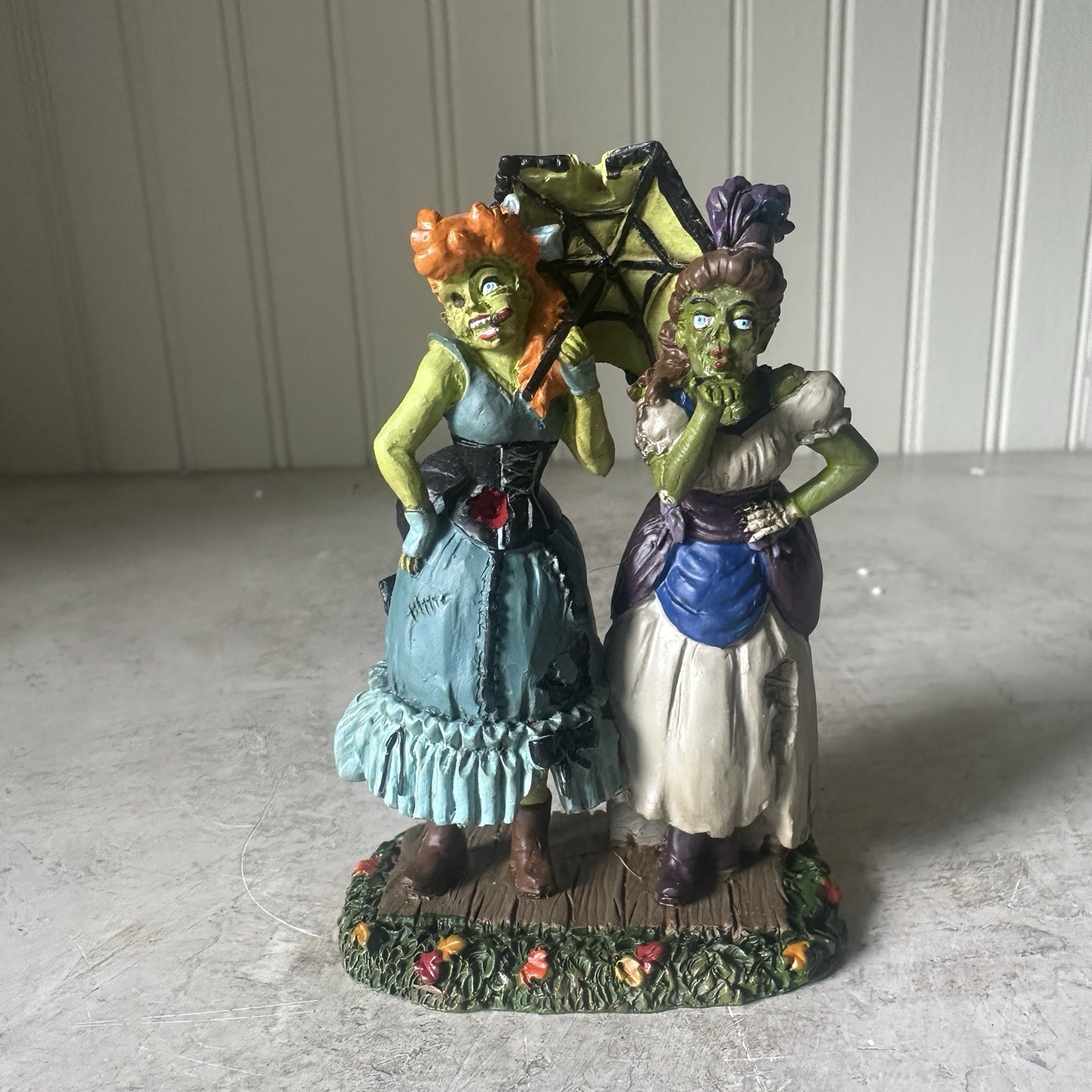 Dept 56 Painted Ladies HTF Halloween Village Accessory EUC 4044891 2015
