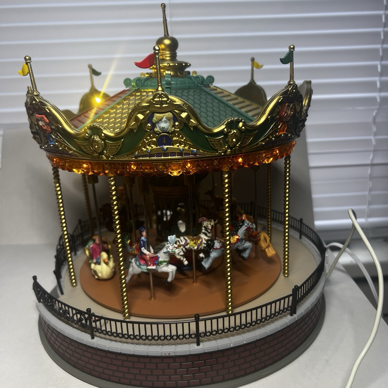 Lemax Sunshine Carousel 14325 Village Collection Animated Lights Music BOXED