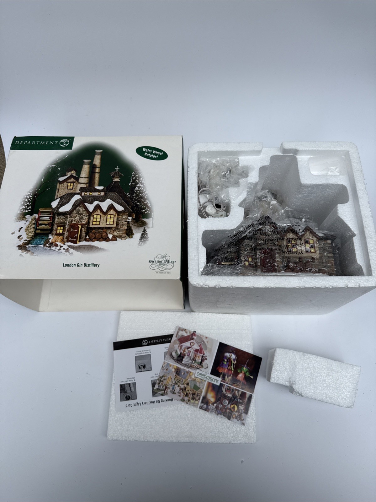 Dept 56 Dickens Village 2005 LONDON GIN DISTILLERY #58746