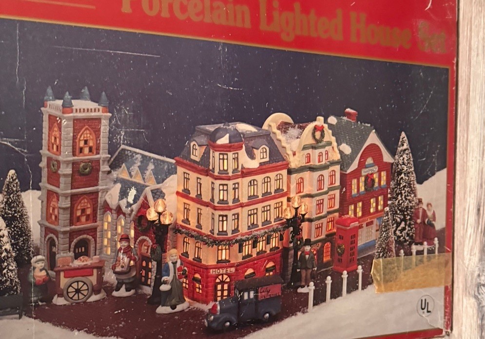 Dept 56 23 Pc Dickensvale Christmas Village Lighted RARE