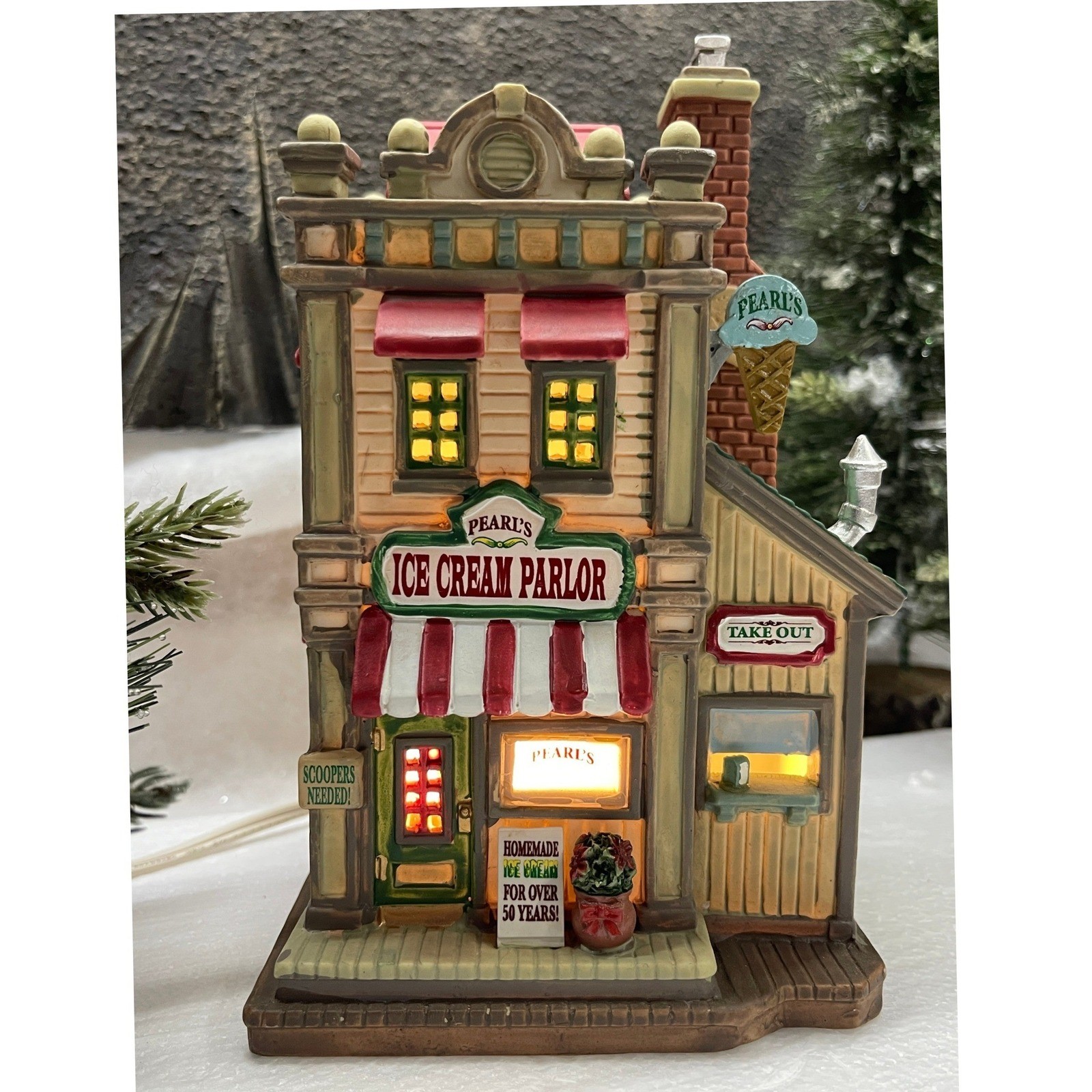 Lemax PEARL’S ICE CREAM PARLOR 2008 Caddington Village Lighted House 85685 Boxed
