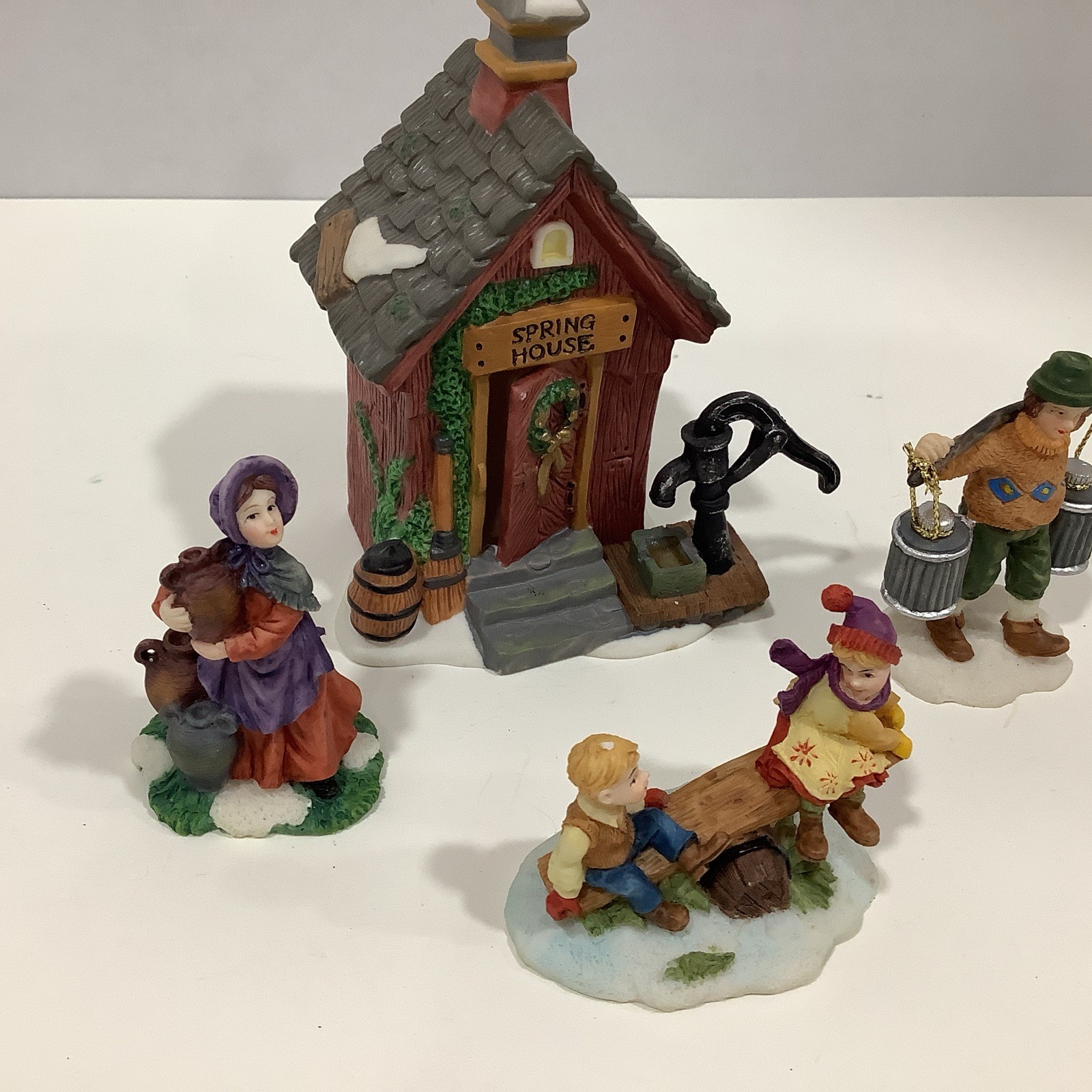 Heartland Valley Village Deluxe Accessory #9831694 “Spring House” Set Of 4