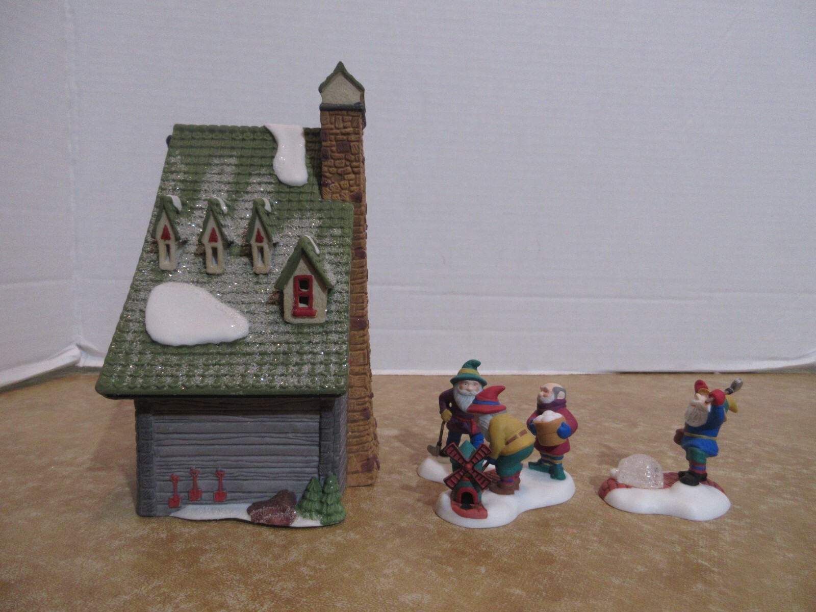 Dept. 56 Heritage North Pole 1990 Elf Bunkhouse & 1999 Tee Time Elves