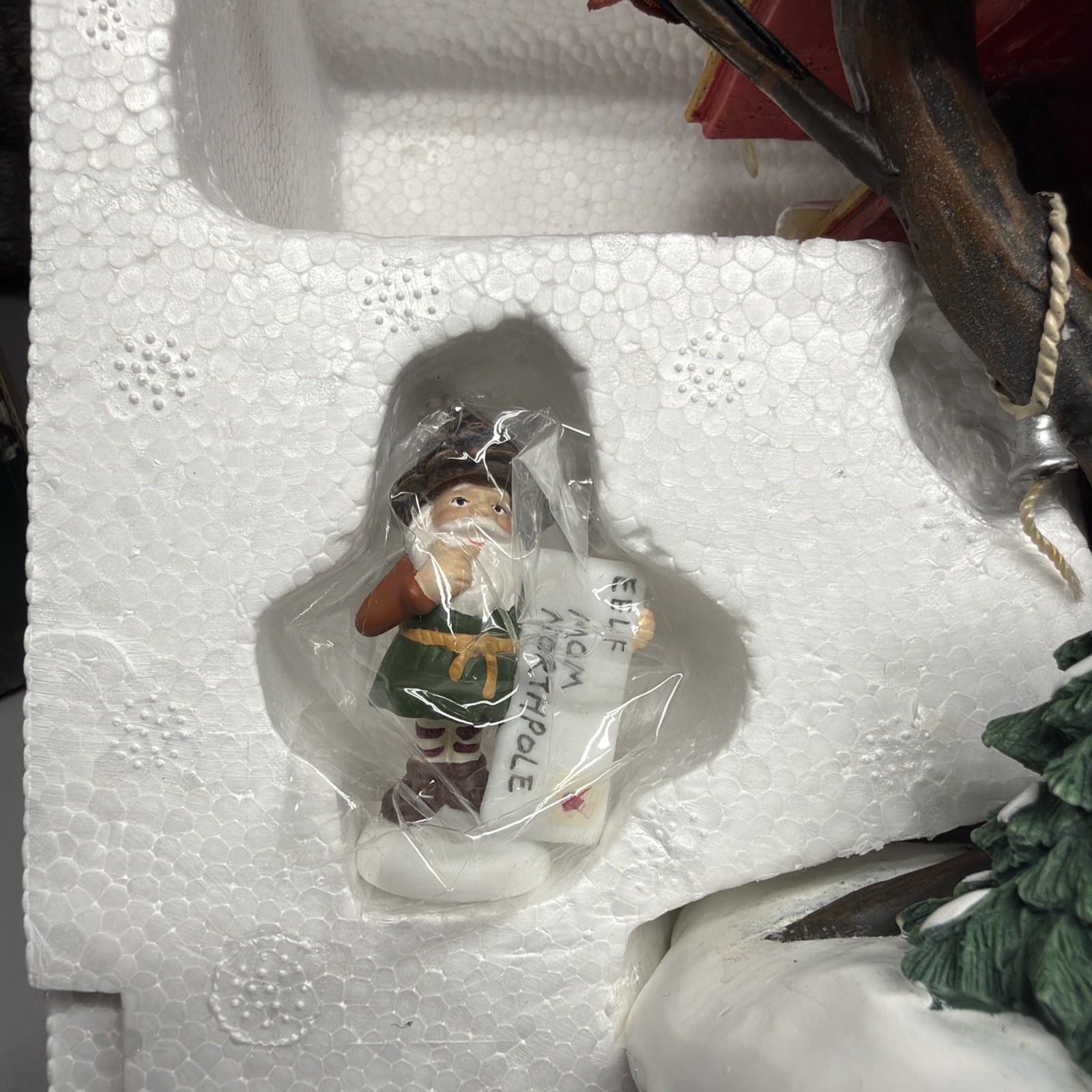 Dept 56 North Pole Woods Oakwood Post Office 56881 Christmas Retired Adapter Inc
