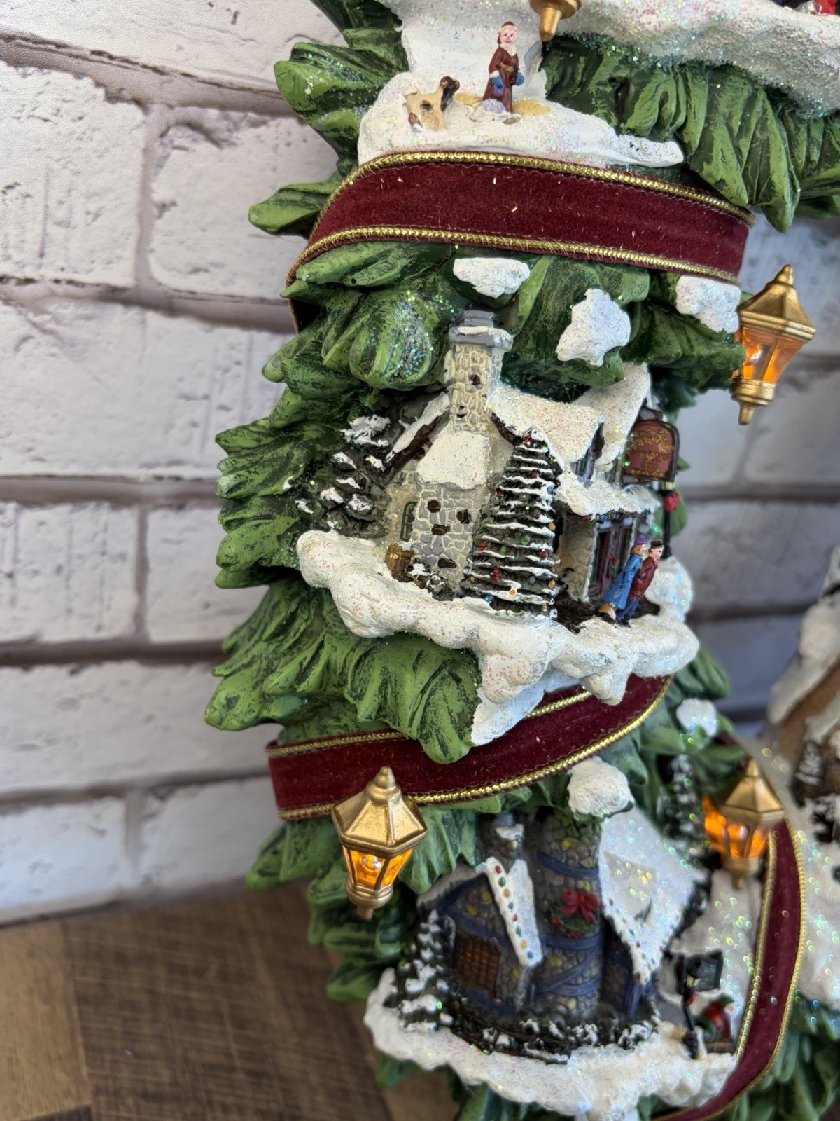 Thomas Kinkade Christmas Village Resin Wreath by Hamilton Collection Numbered