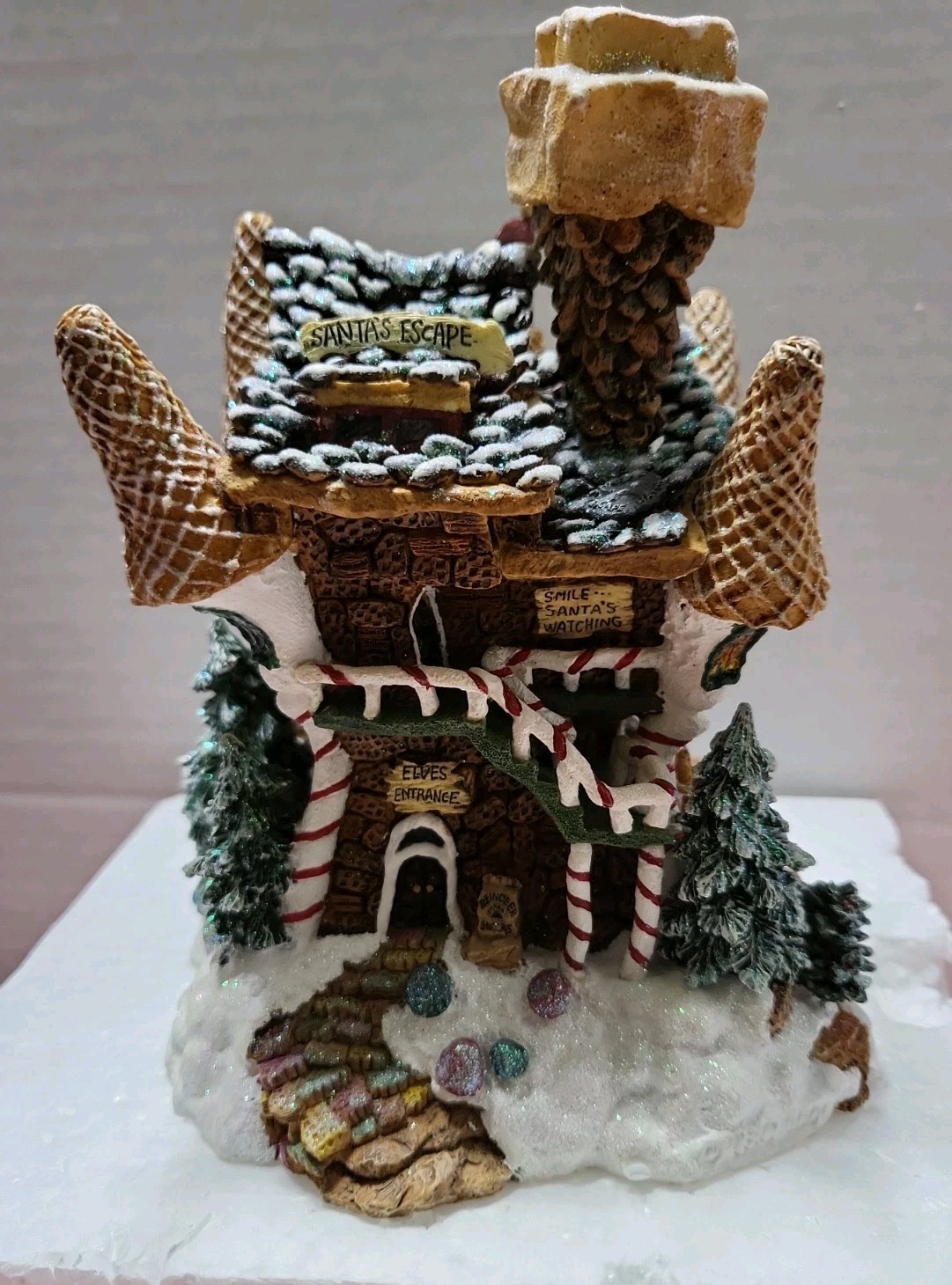 Boyds Bearly Built Villages Kringle’s Santas Retreat House Building