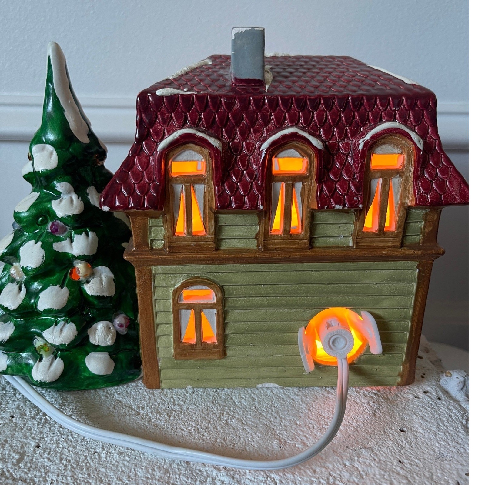 Department 56 Snowhouse Series Taiwan 1983 CARRIAGE HOUSE Lighted No Box