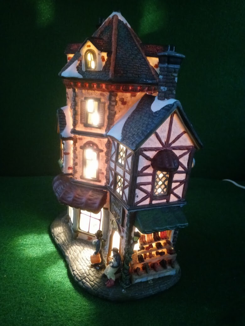 Grandeur Noel Victorian Village Antique / Shoe Shop Christmas 2003 Replacement