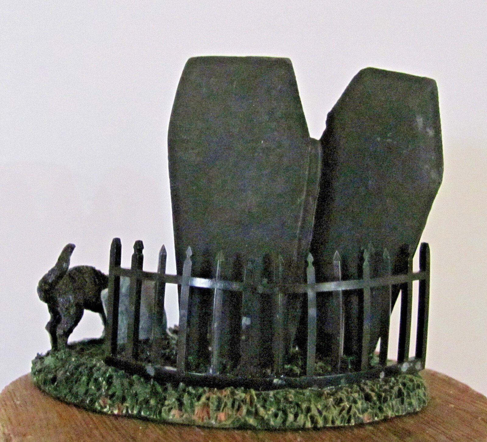 Lemax Spooky Town Figurine – Spooky Graveyard #62201