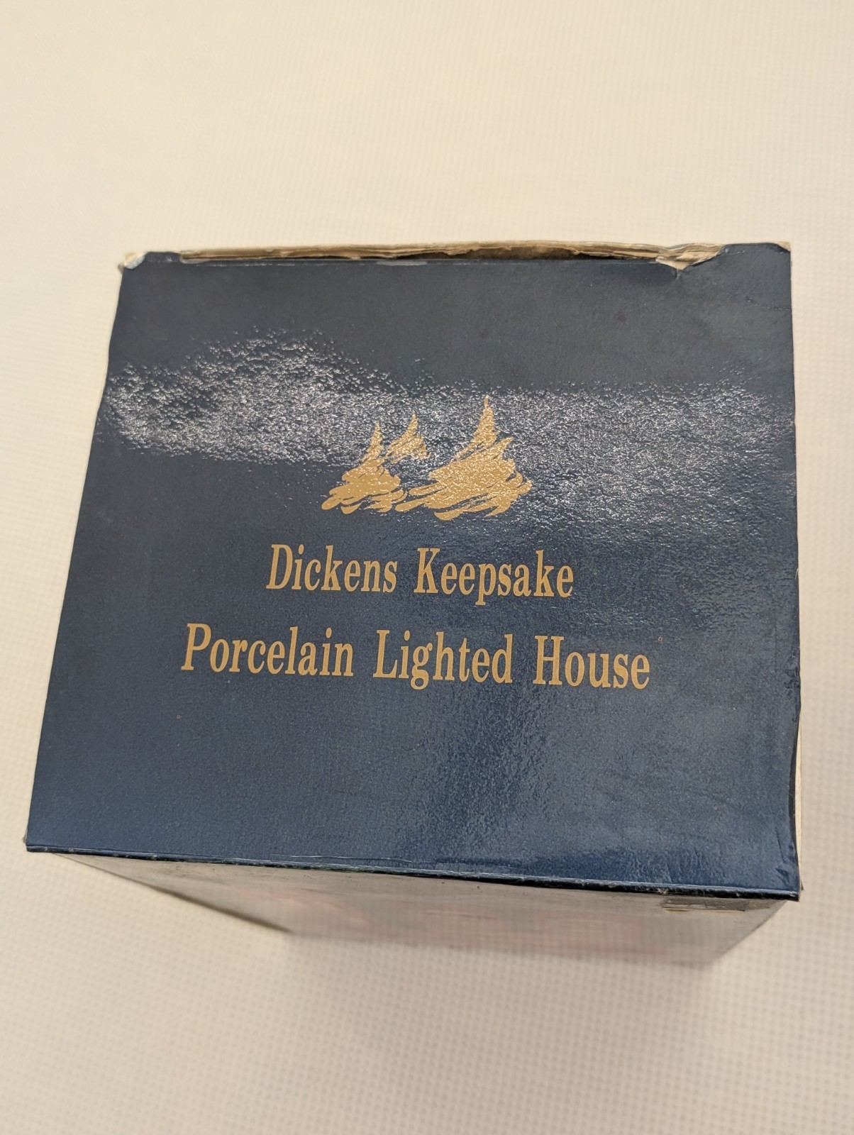 Dickens Keepsake Porcelain Lighted House Santa’s Christmas Shoppe