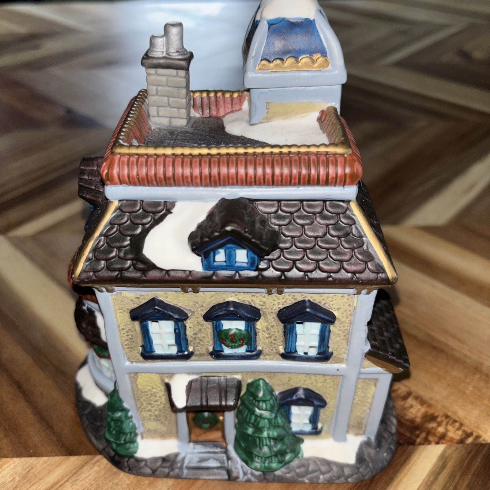 Ceramic Christmas Village Hotel Medium Soize