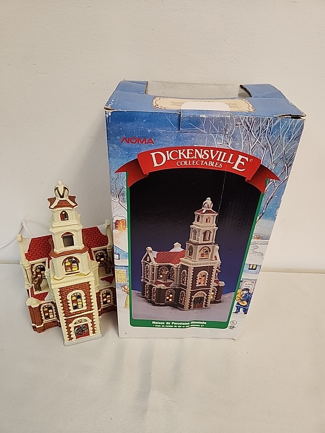 1997 NOMA DICKENSVILLE LIGHTED PORCELAIN VILLAGE 9 3/4″ TALL CHURCH 25114