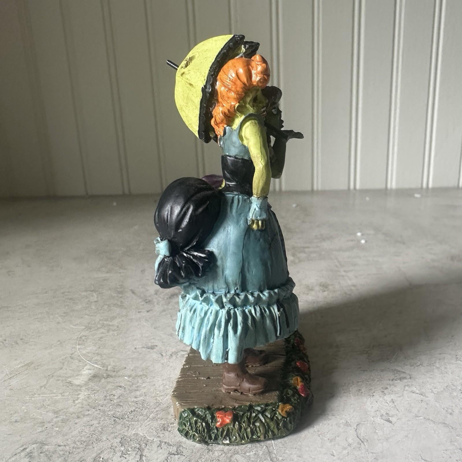 Dept 56 Painted Ladies HTF Halloween Village Accessory EUC 4044891 2015