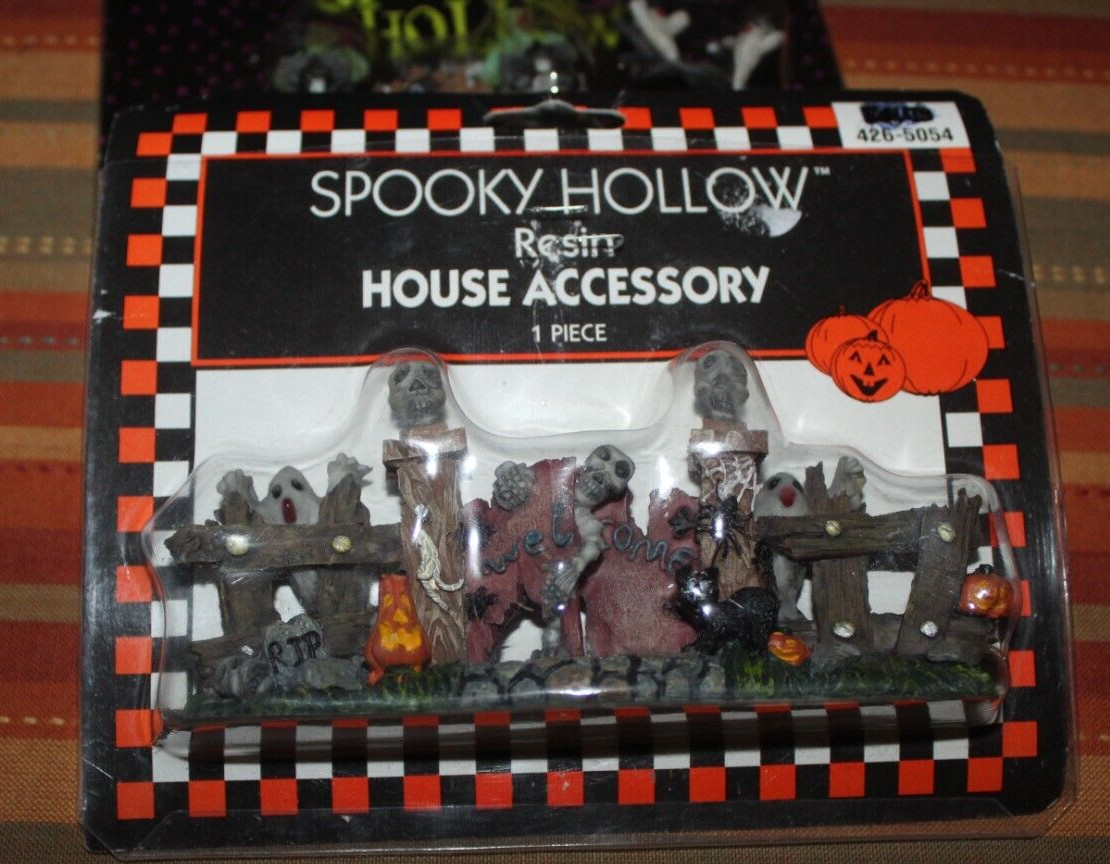 New Halloween Village Accessory Lot Fences Spooky Hollow – YS4 =