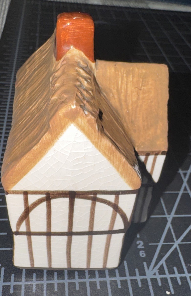 Vintage Suffolk Cottages Ceramic Miniature Cottage #3 Made In England **Read**