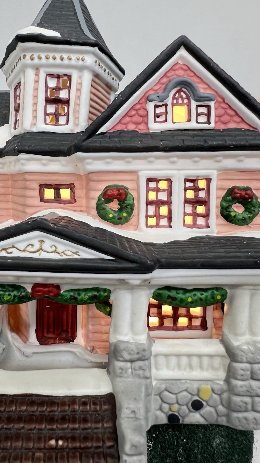 Heartland Valley Village “ Pink Victorian” Lighted House 1998 Excellent W/Box