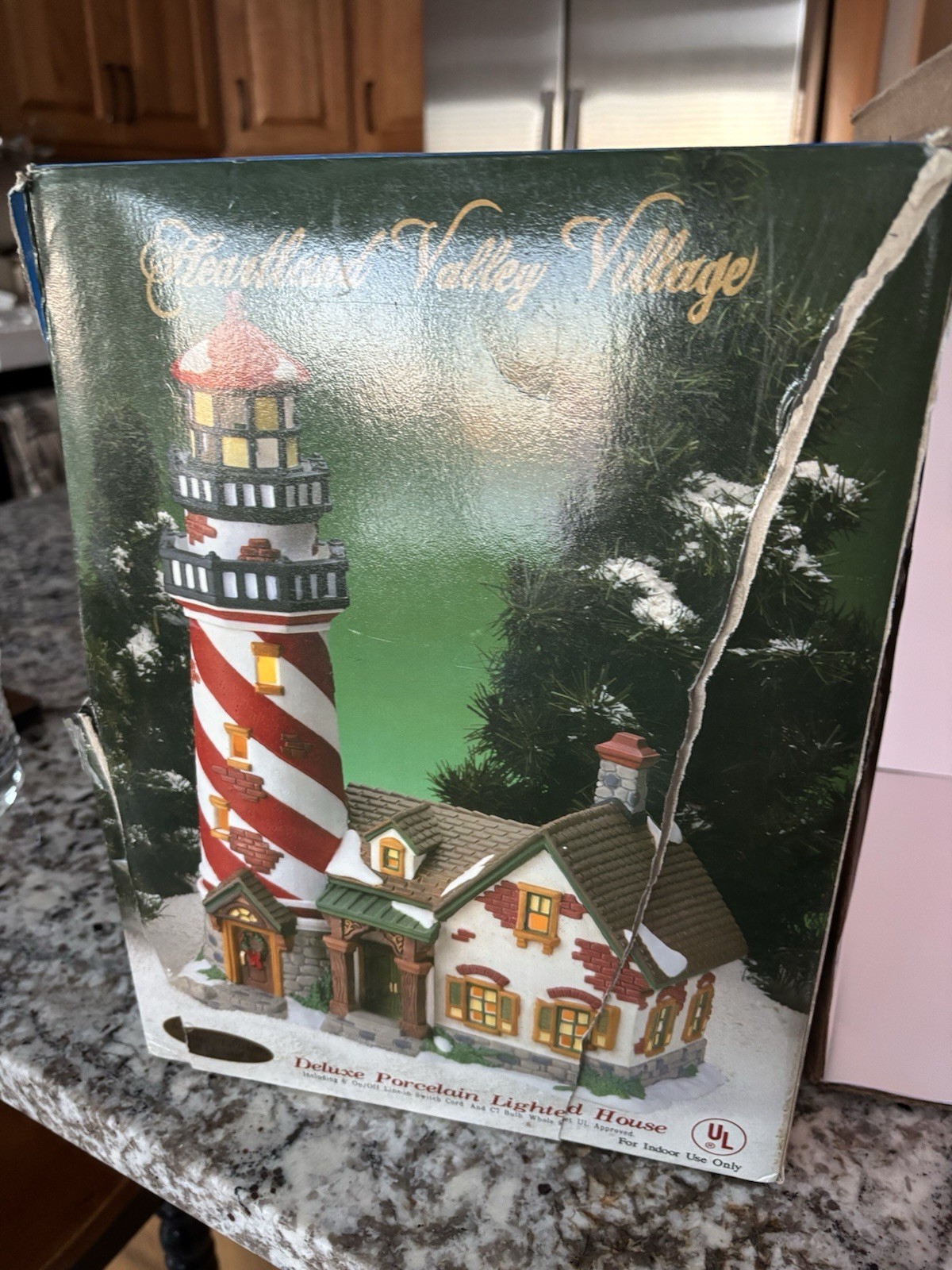 1999 HEARTLAND VALLEY VILLAGE PORCELAIN LIGHTED HOUSE LIGHTHOUSE IN BOX VTG