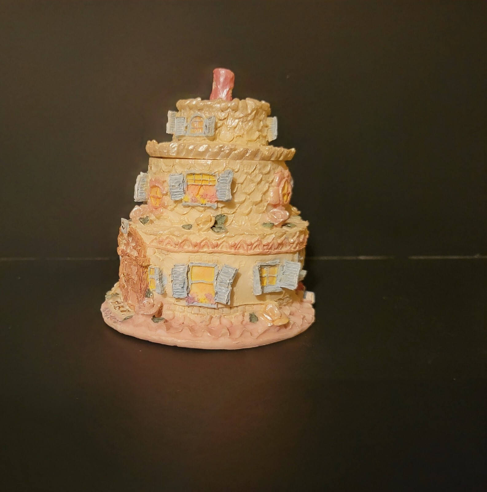 Boyds Bear Route 33 1/3 Villages Baileys Frosted Cottage Figurine Village 19900