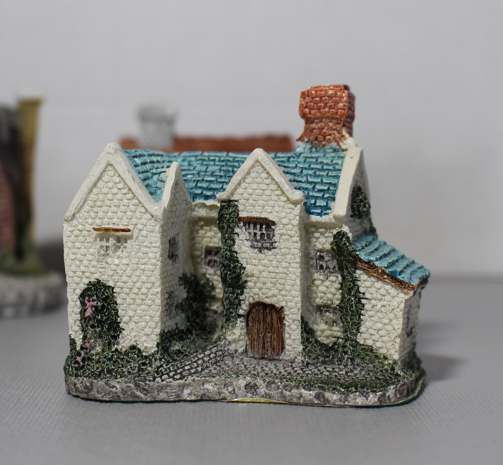 Lot 5 Museum Collections Hand Painted 1987 Cottages Tudor Hall Cricket …..