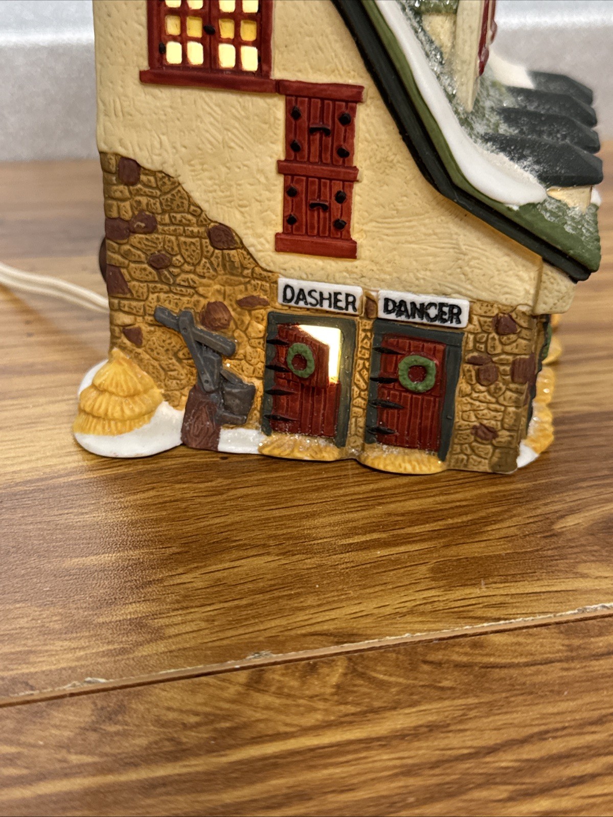 Dept 56 Reindeer Barn North Pole Series 5601-4 Heritage Village Christmas in Box