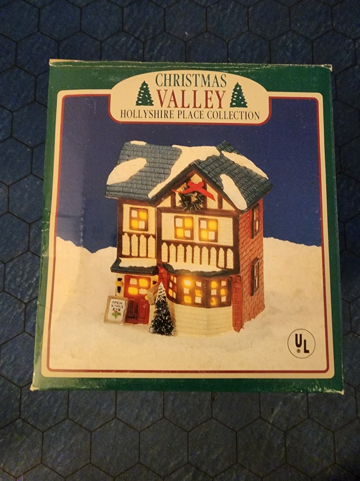 Christmas Valley Hollyshire Place Collection House with Box and Light