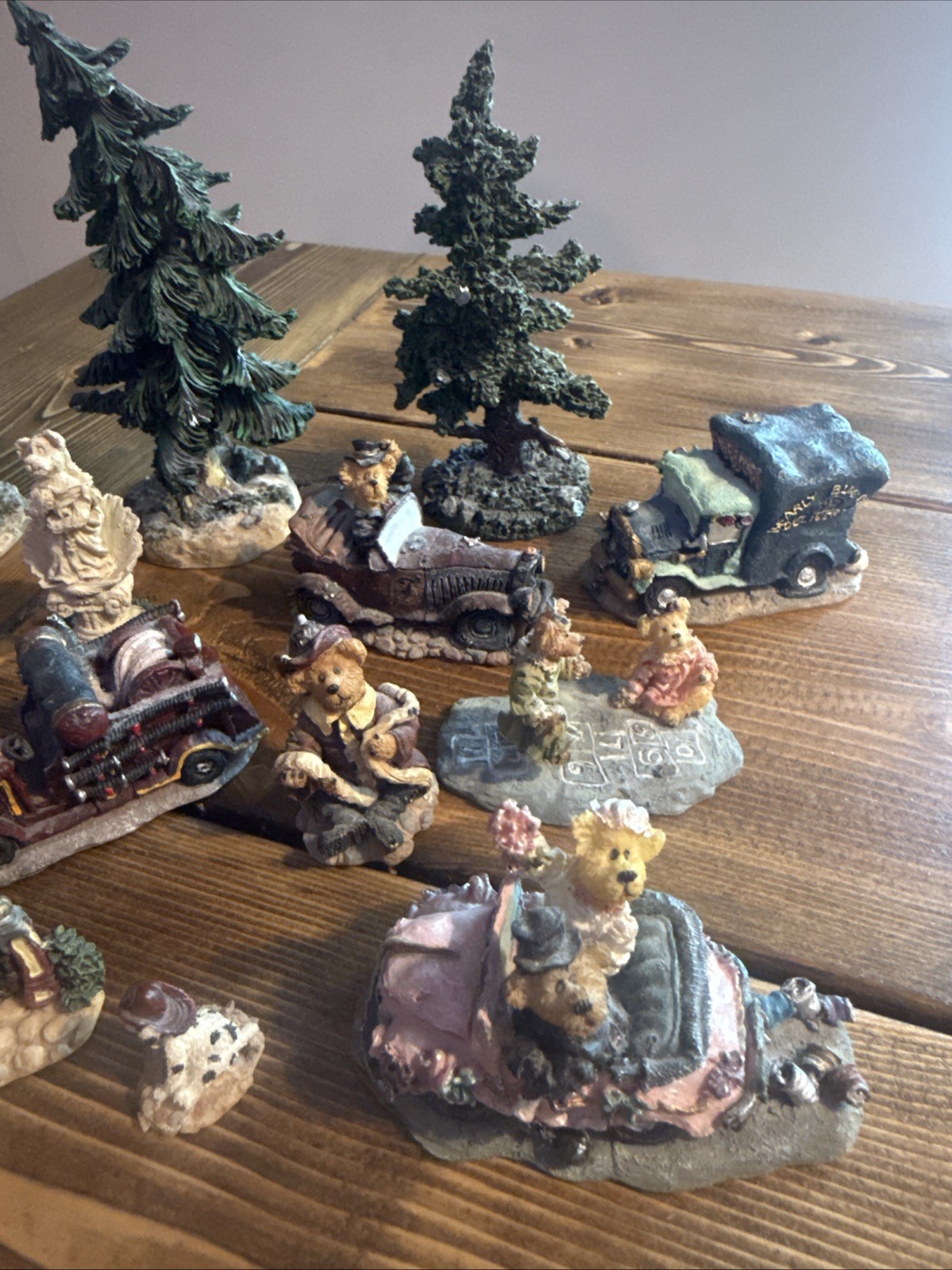 Boyds Town Village Collection Lot of 20 Bears & Trees Figurines Vintage 2000
