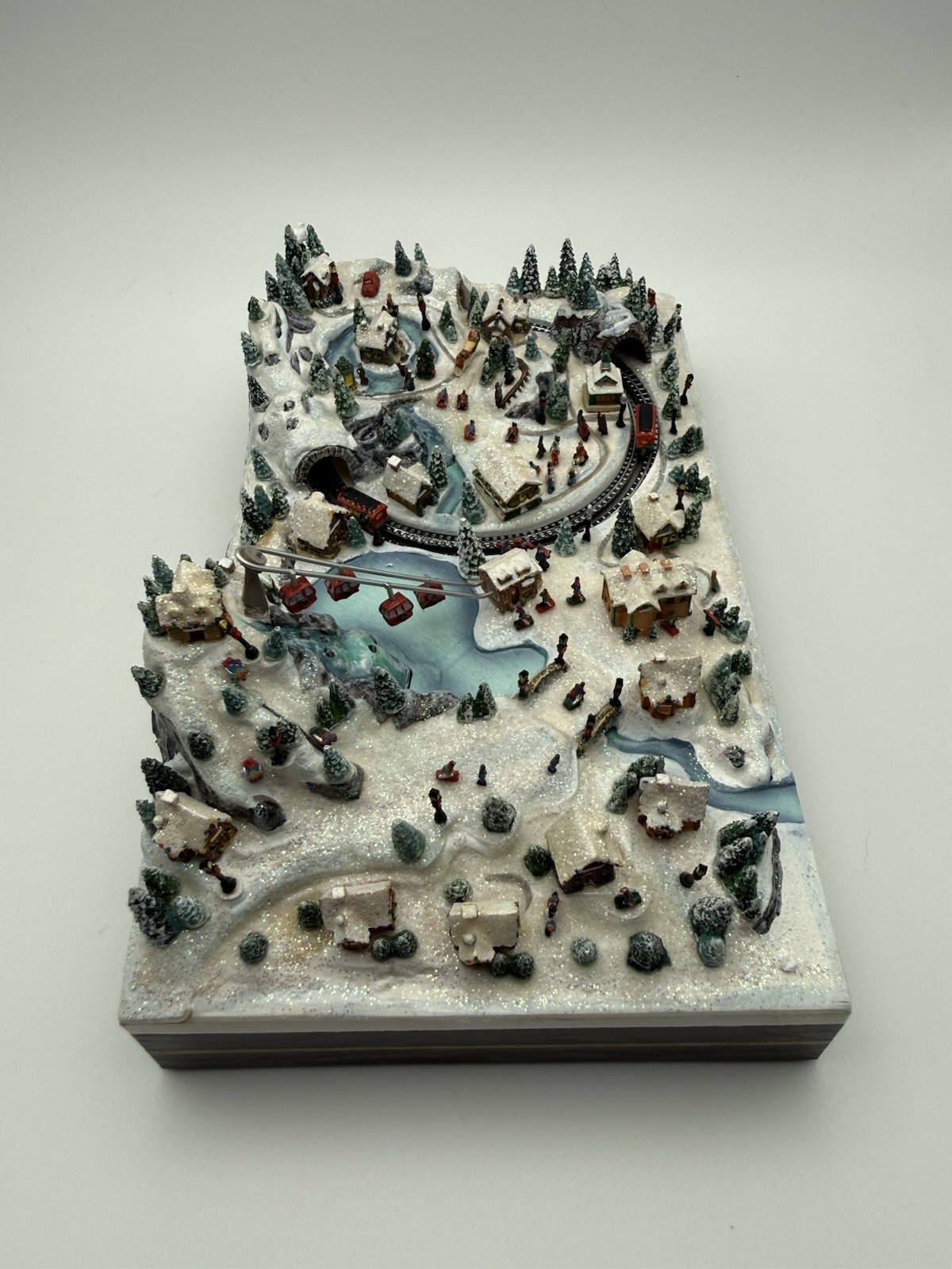 Thomas Kinkade Christmas Village Miniatures “Ski Resort” Hawthorne Village