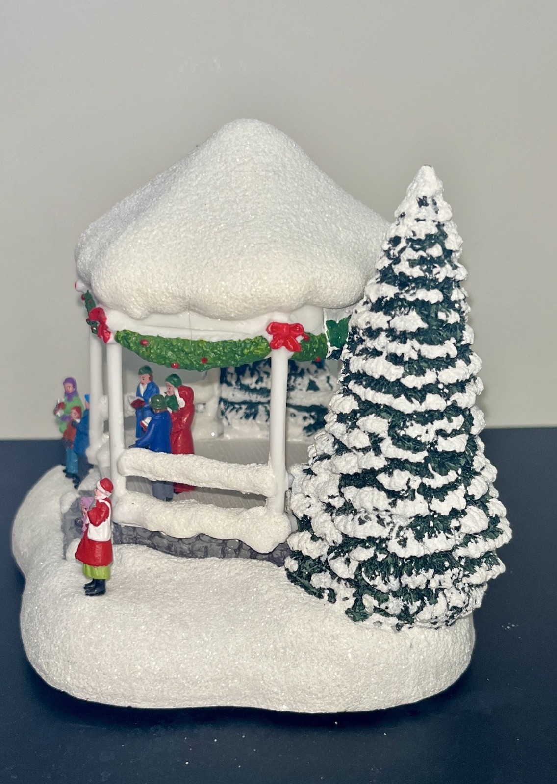 2023 Thomas Kinkade Teleflora Sweet Sounds Of Christmas Village Gazebo Lighted