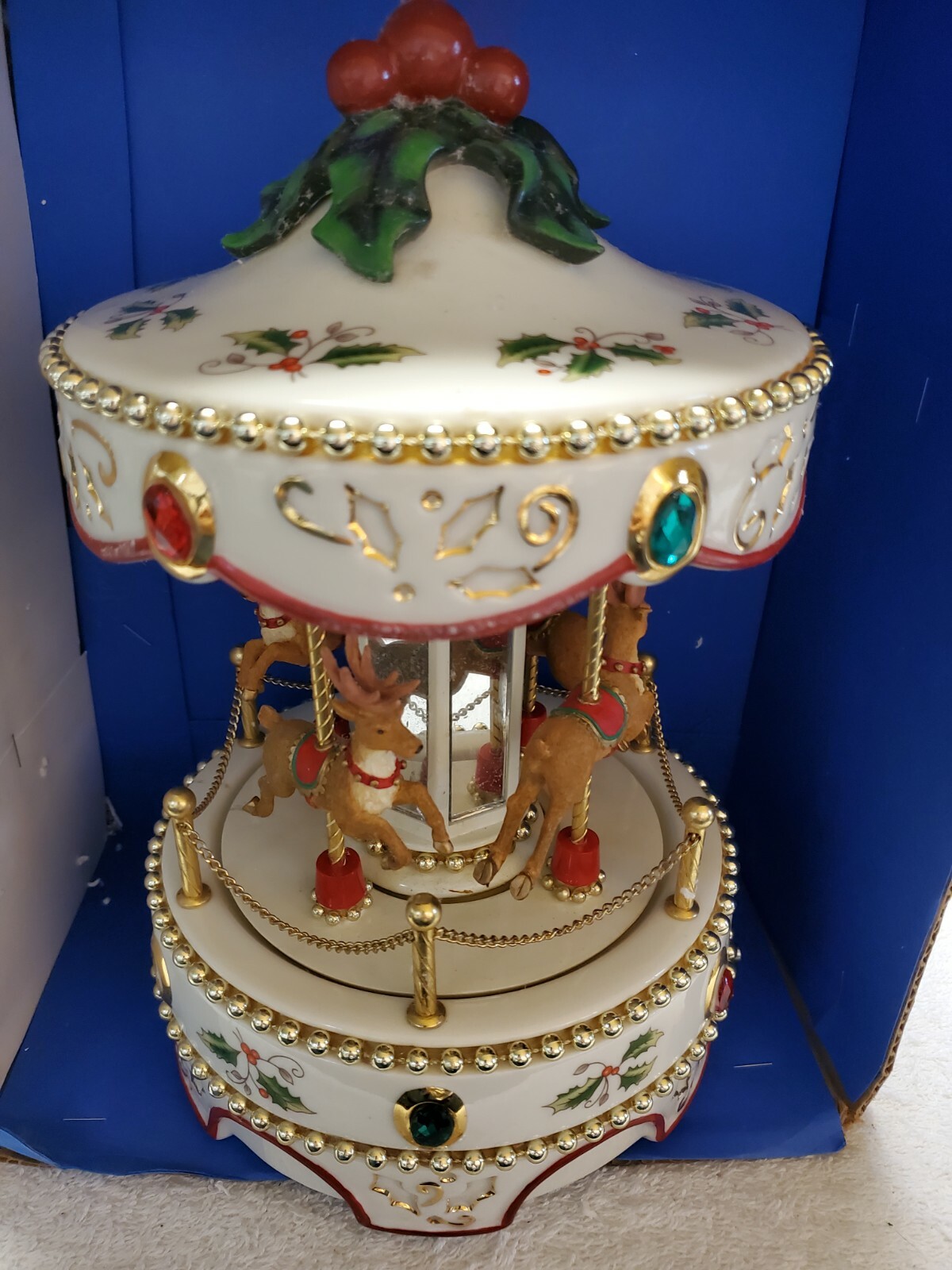LENNOX-LIKE Carousel- Plays “We Wish You A Merry “