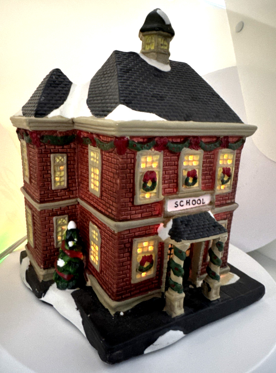 2007 Holiday Inspirations New Hope School Lighted Xmas w/ New Cord Light & Bulb