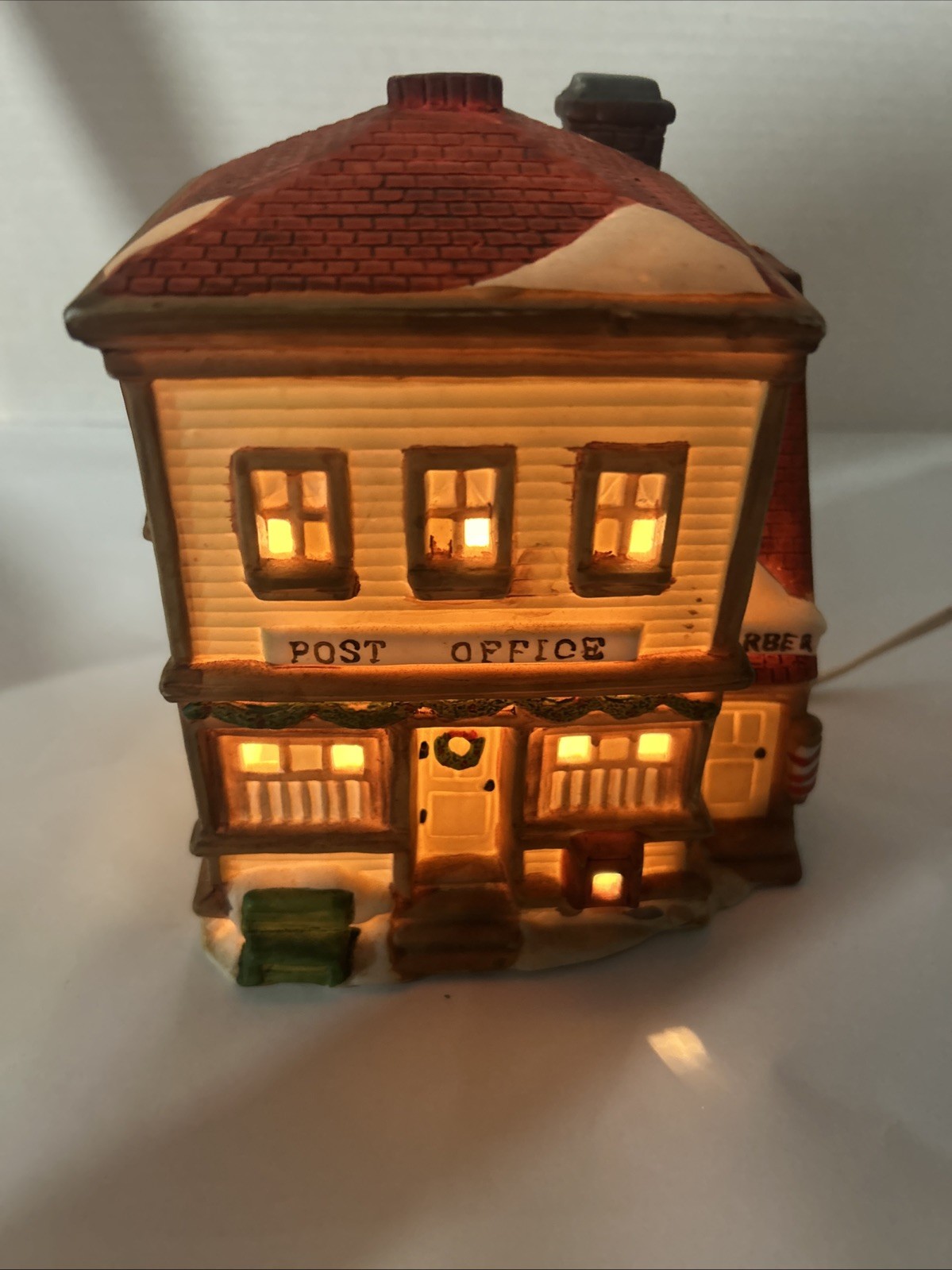 Holiday Expressions Christmas Scene Porcelain Lighted House Post Office Display