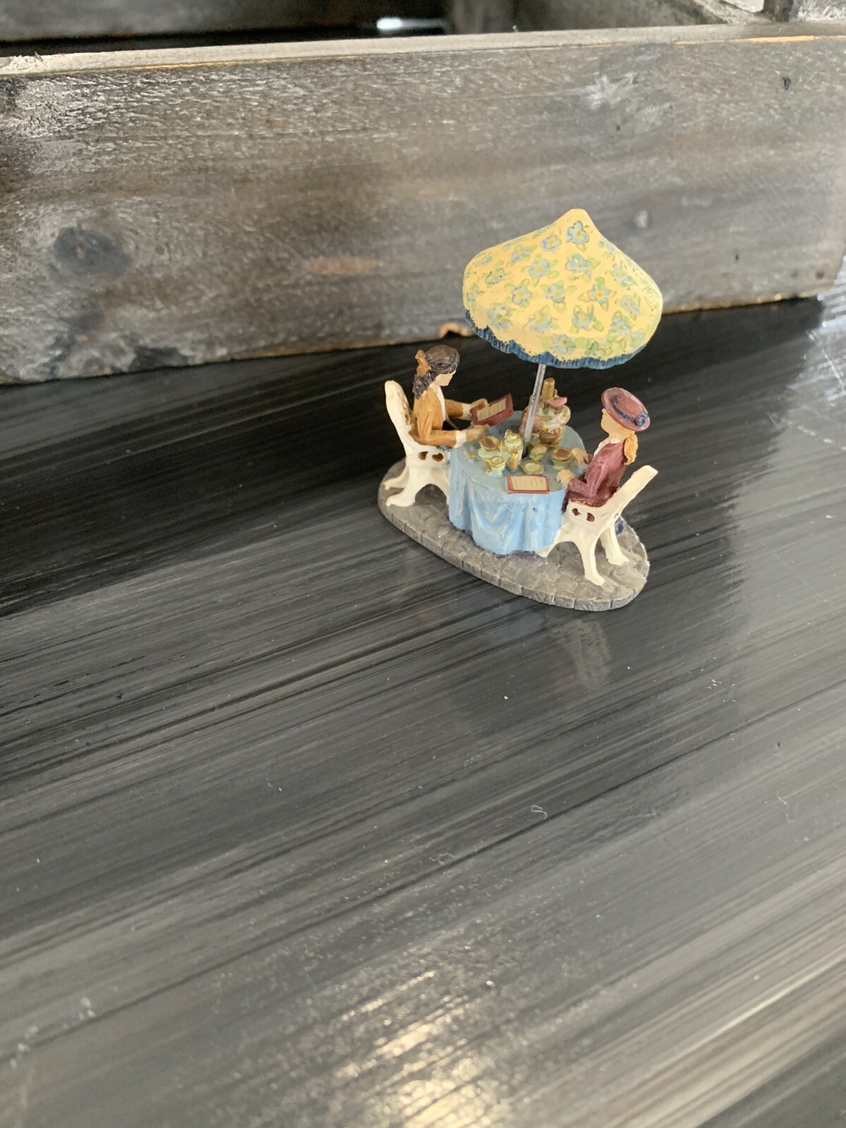Hawthorne Village Thomas Kinkade 8 Inches Width. Lamplight Tea Room. Vintage