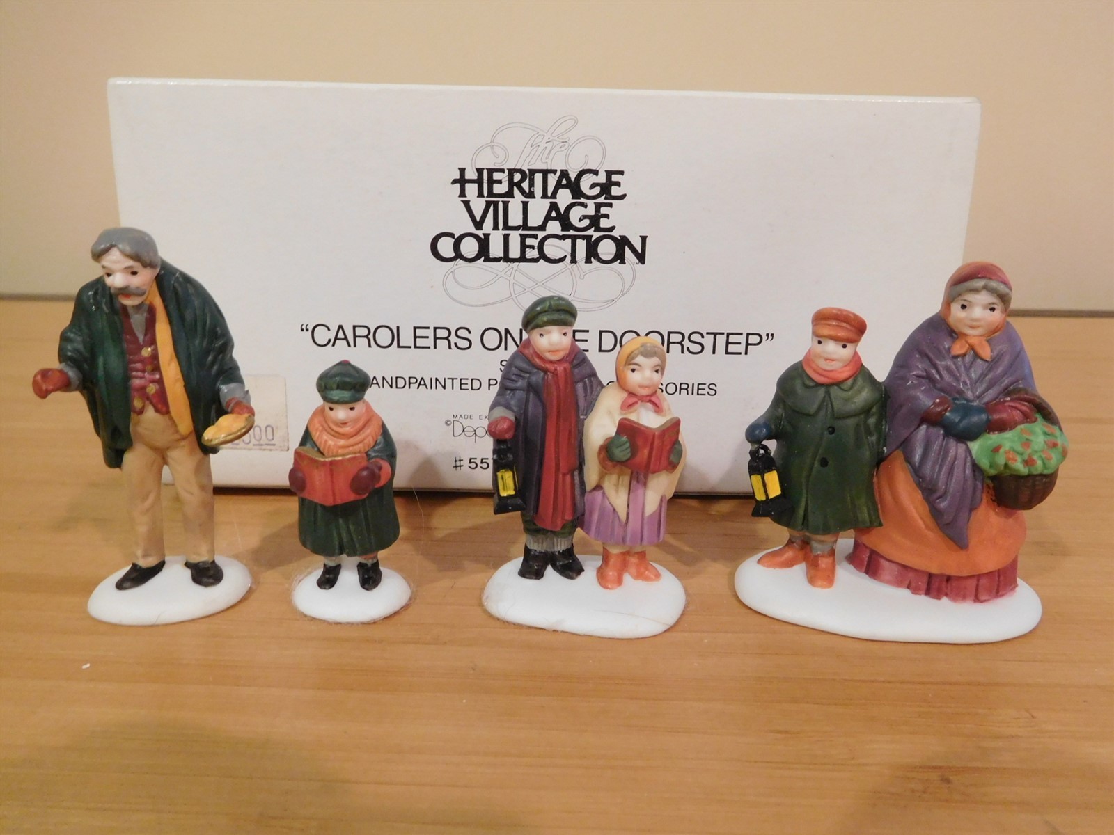 Dept 56 Dickens Village – Carolers On The Doorstep – Set of 4 – #55700 Free Ship