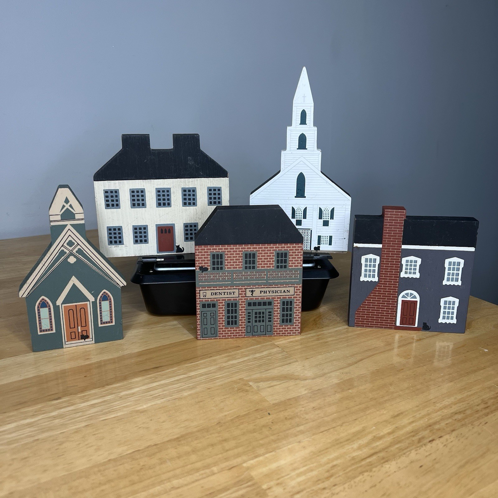 Primitive Folk Art Wood Block Village House Set Of 5 Painted Shop Cats Meow See