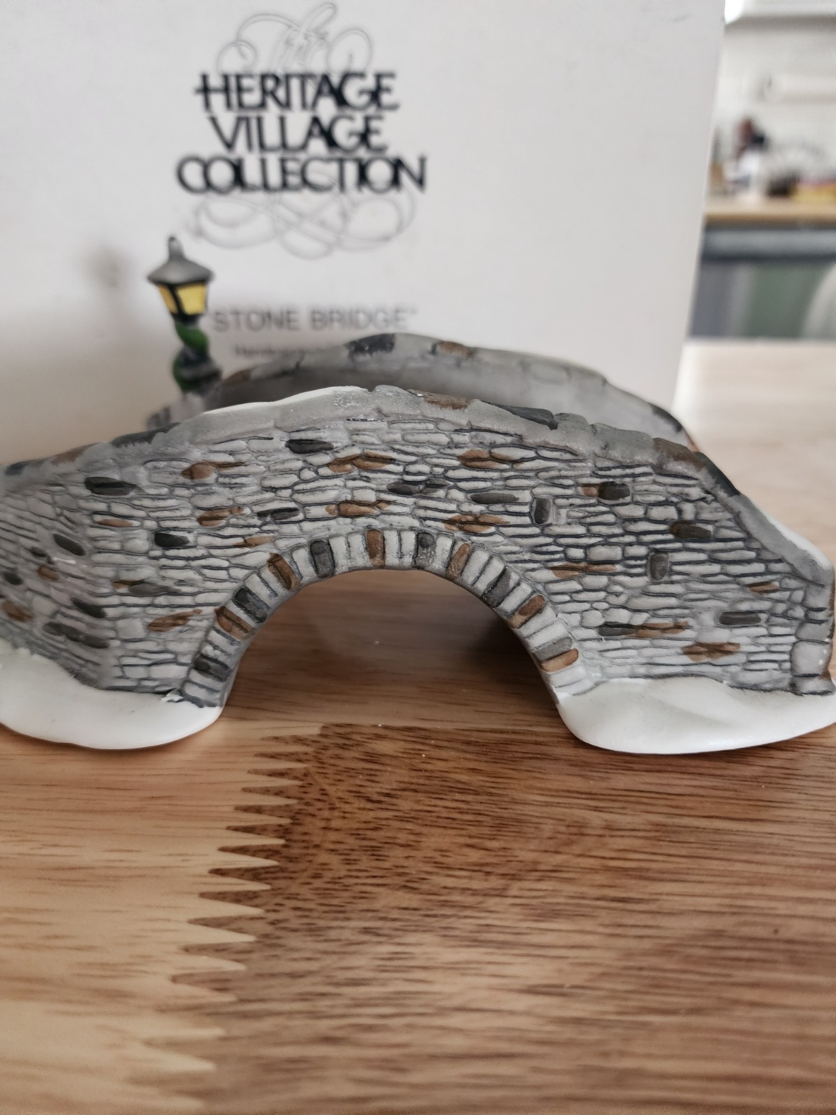 Dept 56 Stone Bridge With Lamp Post Heritage Village Collection # 6546-3