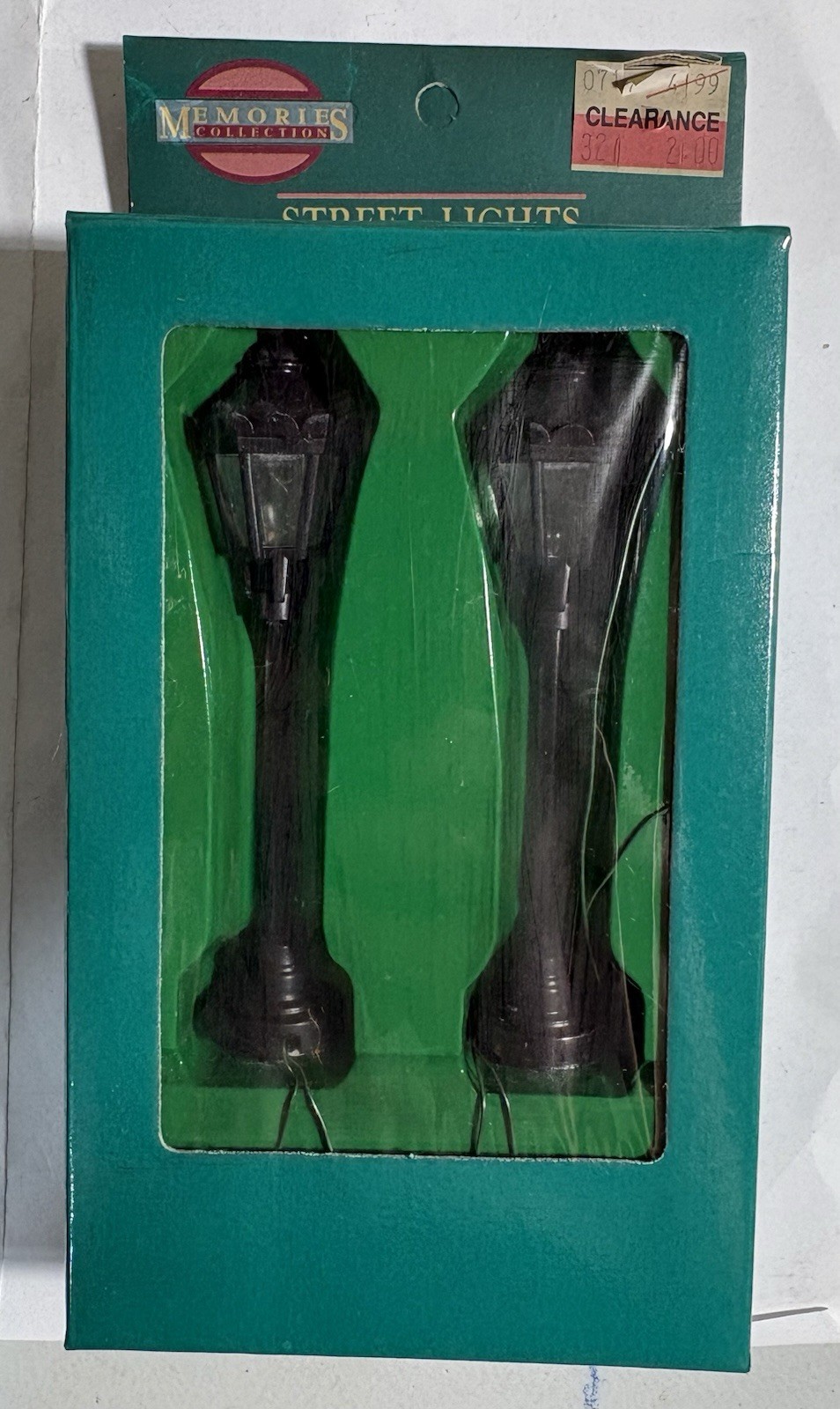 Set of 2 Street Lights – Miniature Village Accessory – Memories Collection NIB
