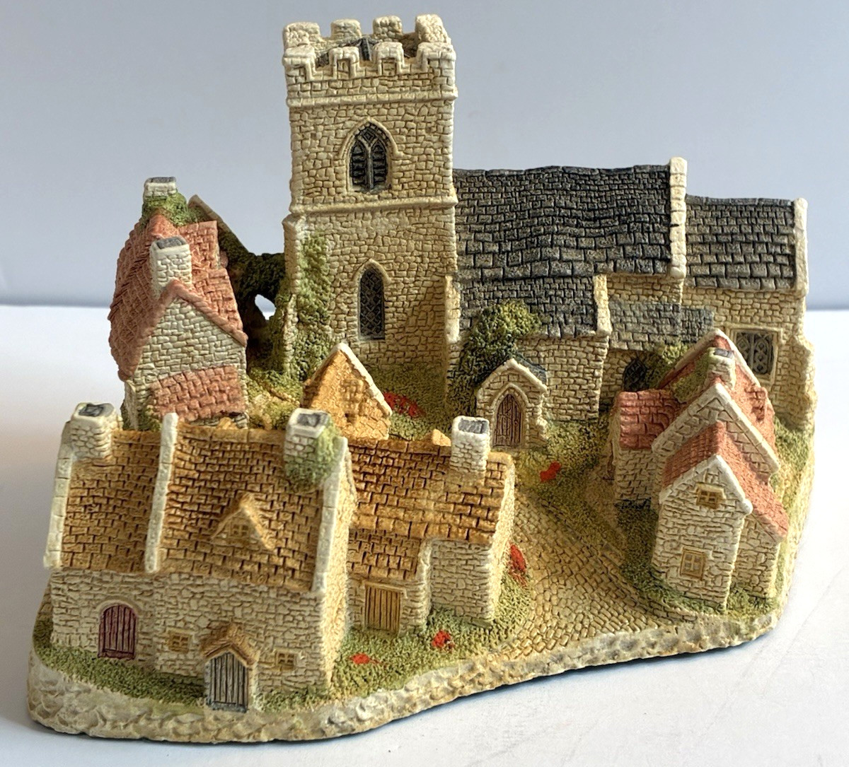 David Winter 1982 Cotswold Village Cottages Figurine in Box w/ COA and Papers