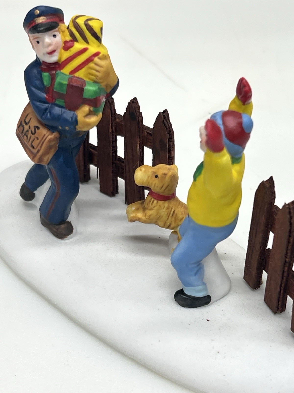 LEMAX “Presents For Pete” Village Accessory In Original Box 1998 Caldor