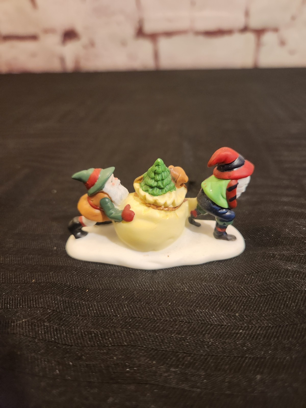 DEPARTMENT 56 Heritage Village Accessory Santa’s Little Helpers 56103
