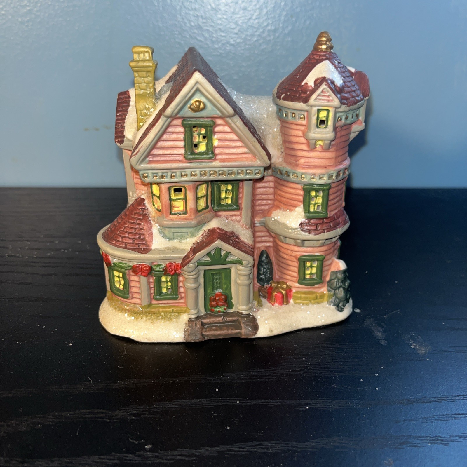 RARE 2005 PINK VICTORIAN HOUSE COBBLESTONE CORNERS WINDHAM HEIGHTS VILLAGE