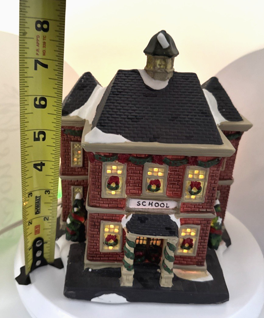 2007 Holiday Inspirations New Hope School Lighted Xmas w/ New Cord Light & Bulb