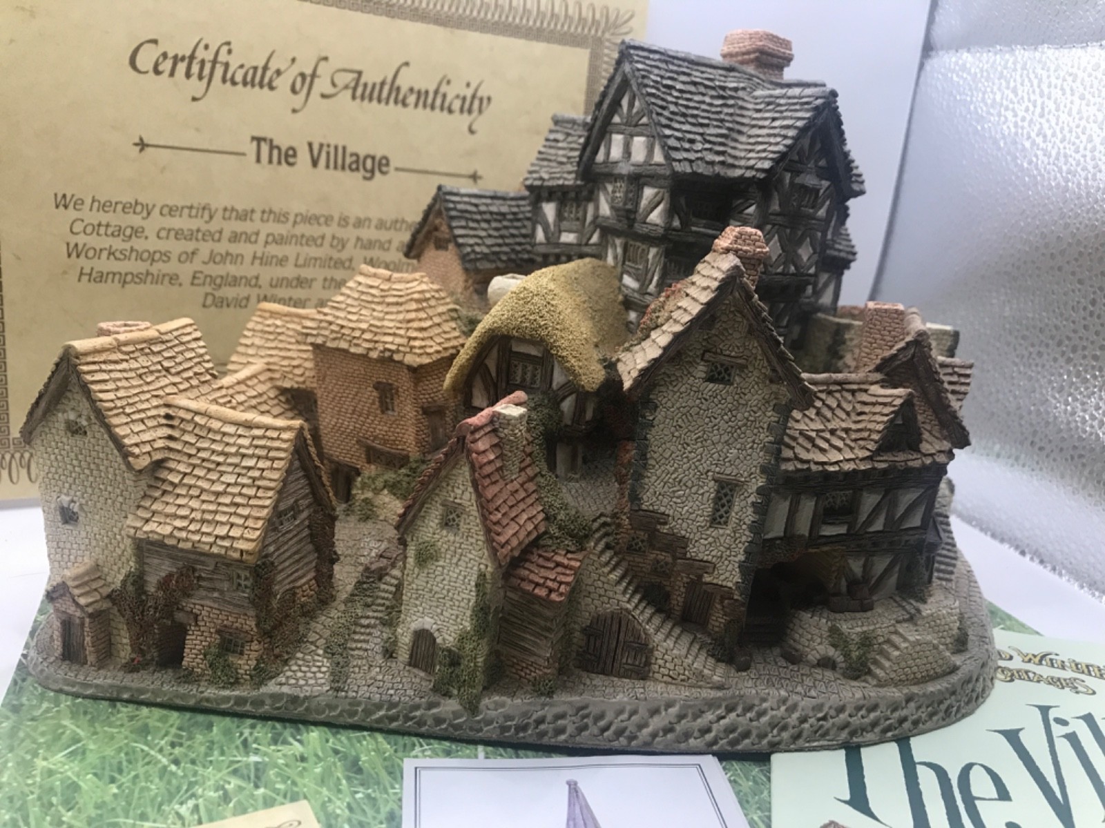David Winter THE VILLAGE Very Large Piece W COA. 1981 Vintage Retired