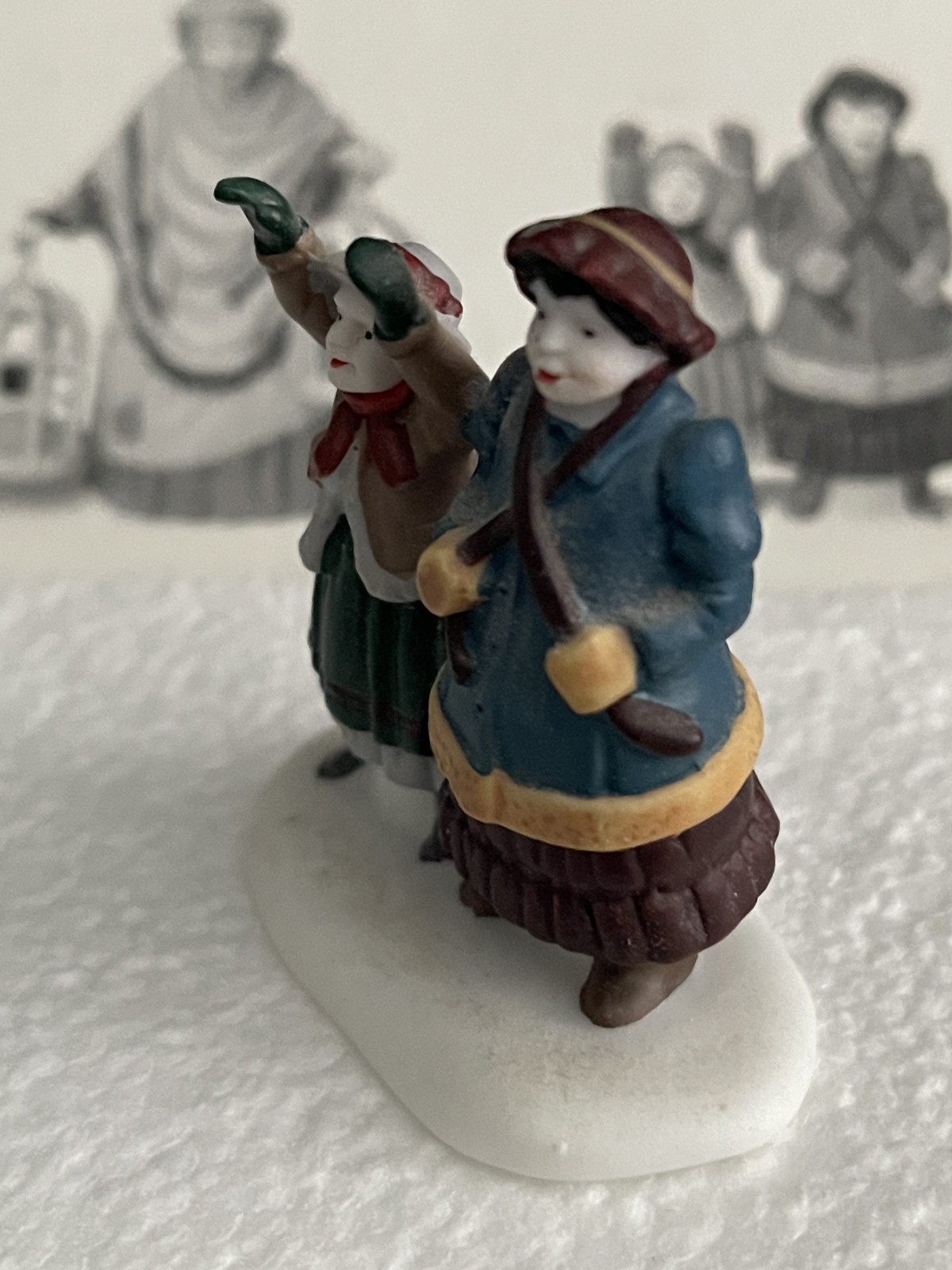 Dept 56 Heritage Village The Bird Seller Set Of 3 Porcelain Figurines in Box