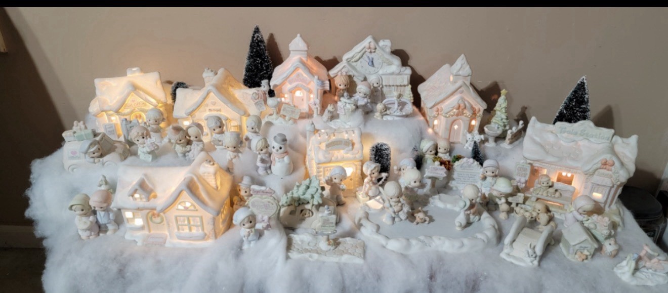 Precious Moments Hand Painted SUGAR TOWN Village Ceramic & Porcelain Display