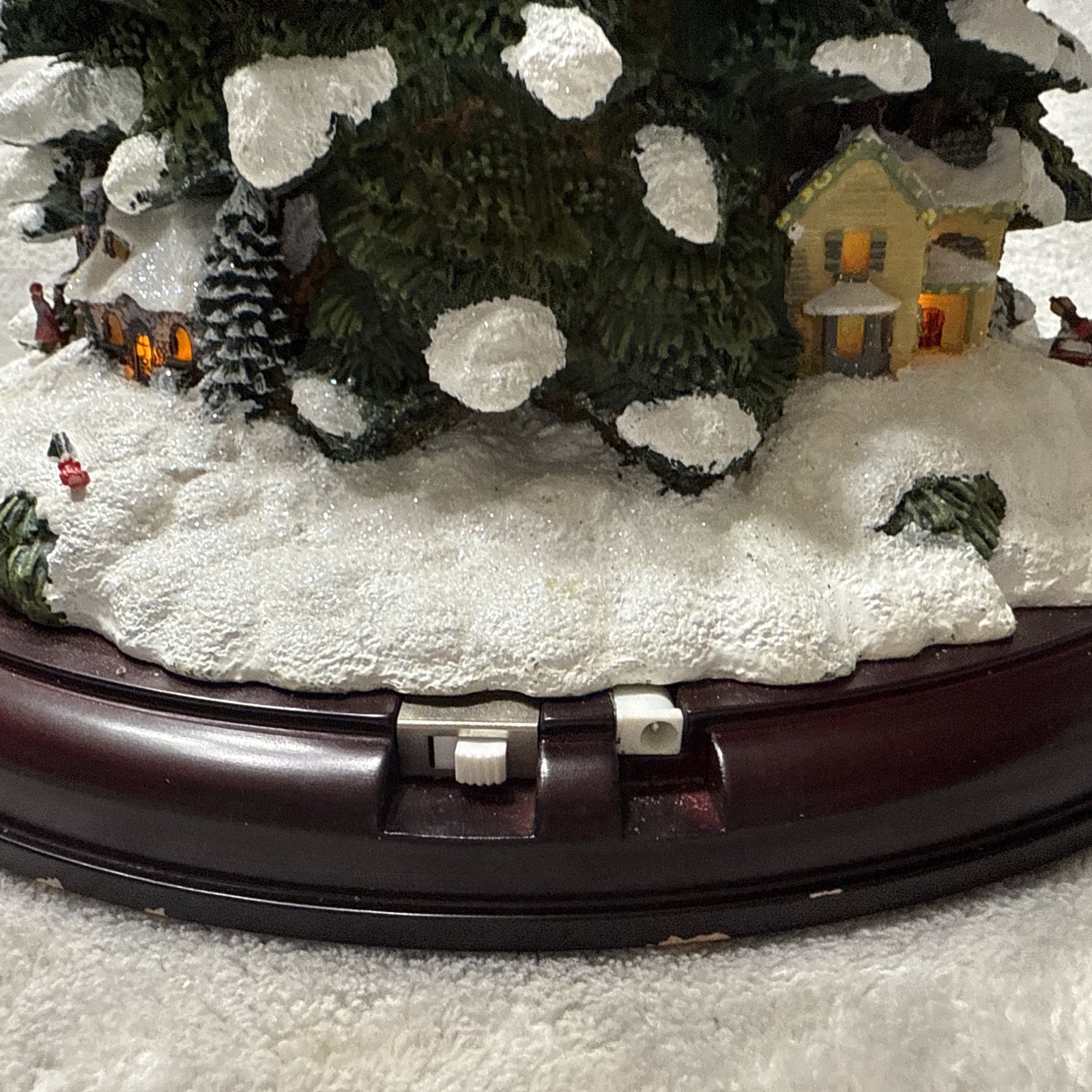Thomas Kinkade “Village Christmas” Illuminated Tree Works With Batteries