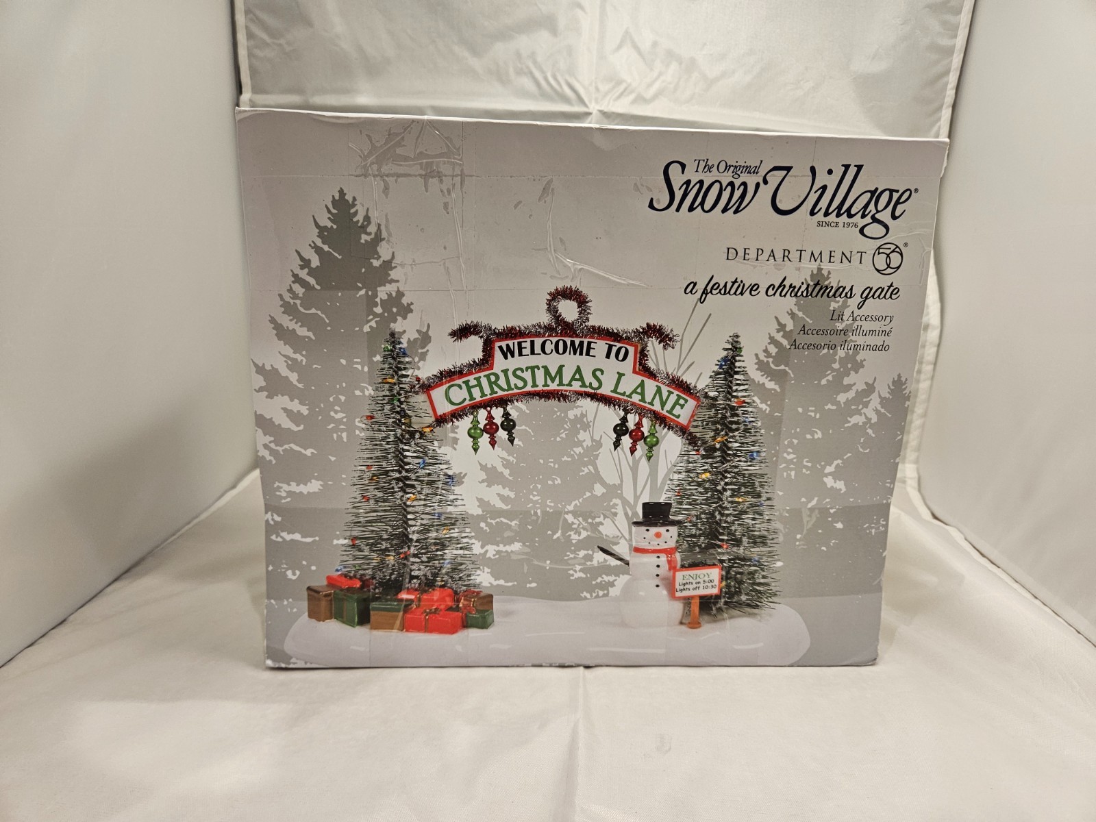 Dept 56 Christmas Lane Series “A Festive Christmas Gate” NIB- Accessory- Retired
